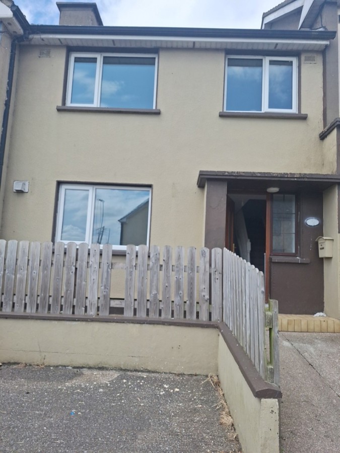 2 John Paul Avenue, Front